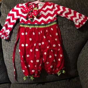 3-6 months Christmas outfit  (only worn once)